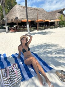 Lorena Molinero en la playa